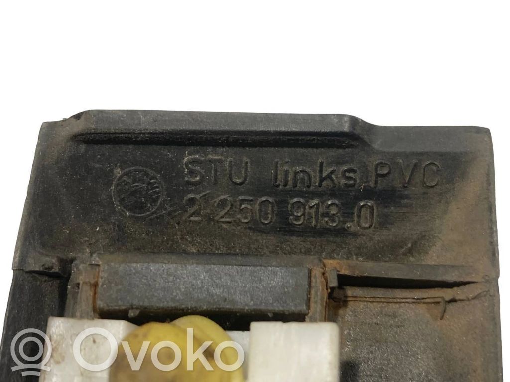 Aizmugurē durvju dekoratīvā apdare (moldings)