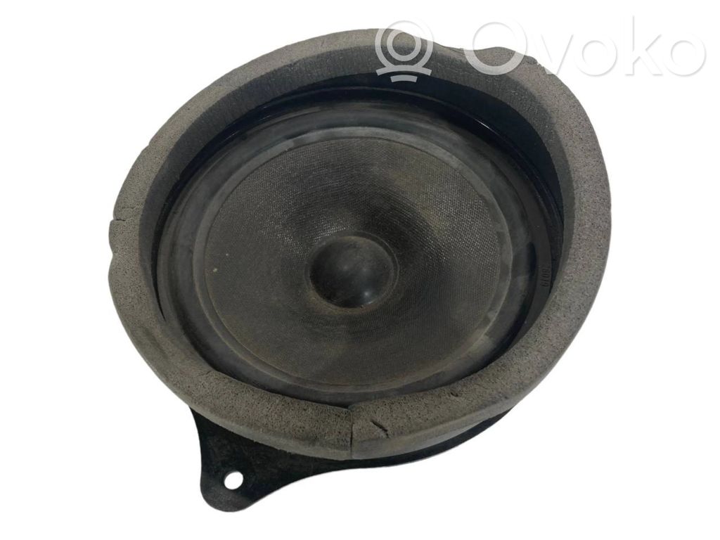 Speaker(s) in the rear door