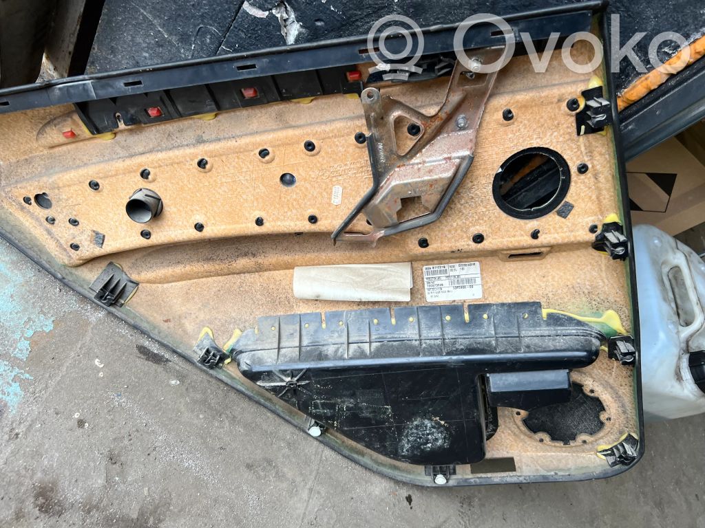 Apšuvums aizmugurējām durvīm