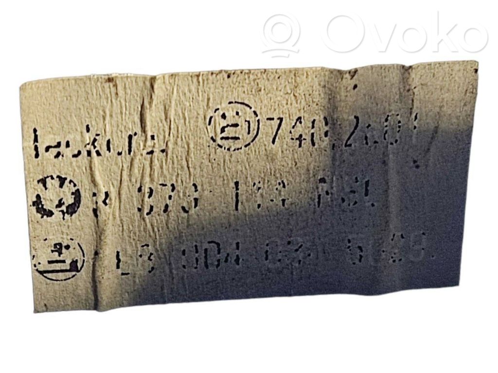 Aizmugurējais lukturis virsbūvē