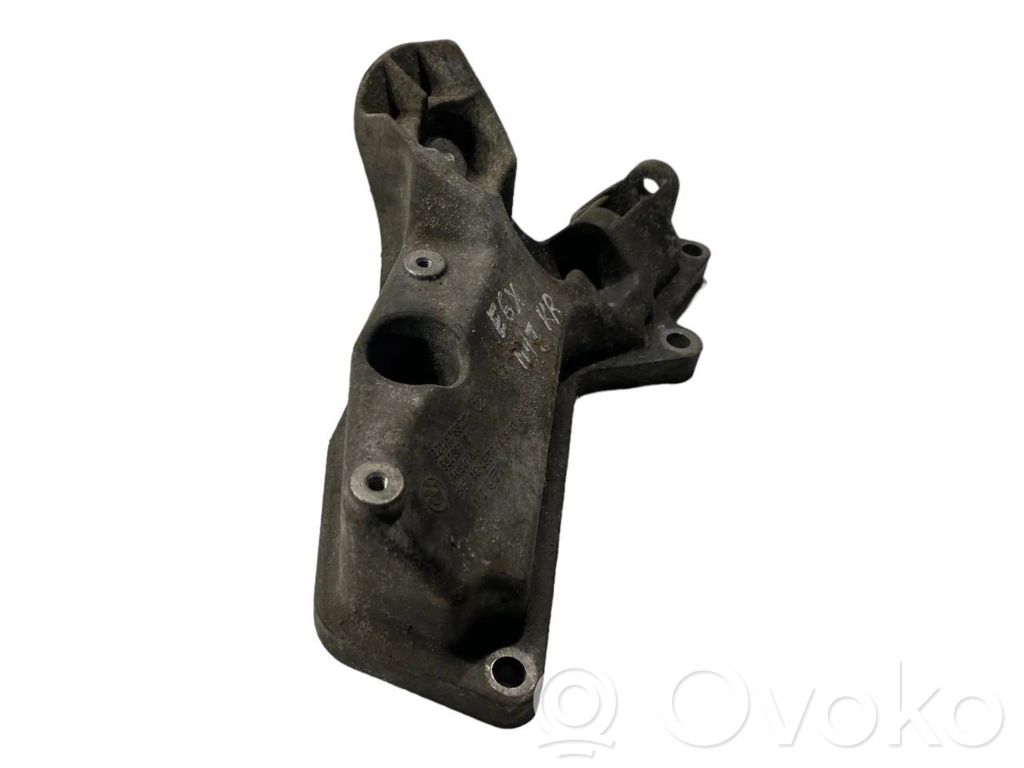 Engine mounting bracket