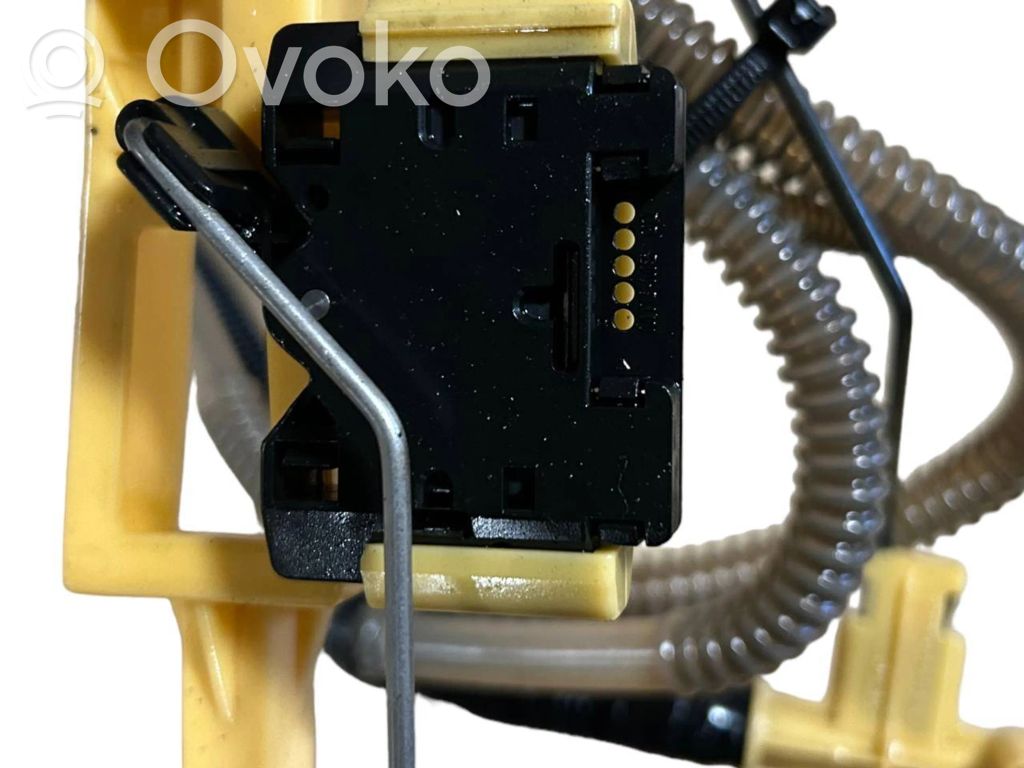 Fuel pump (in the fuel tank)
