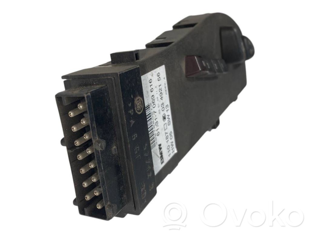 Seat adjustment switch(es)