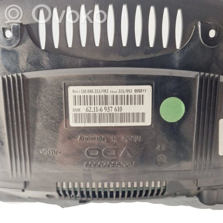 Speedometer (in the instrument panel)