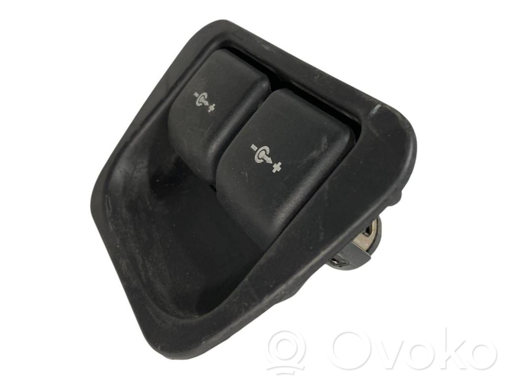 12 V ligzda (aizmugure)