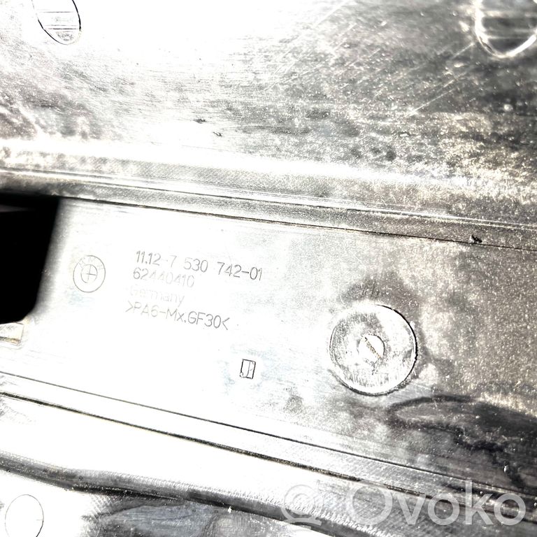 Крышка двигателя (декоративная отделка)