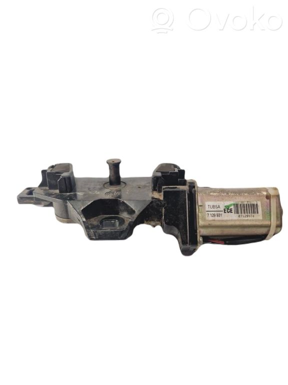 Aizmugurējā pārsega slēdzene