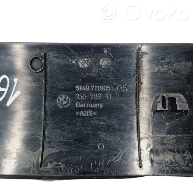 Bagāžnieka sliekšņa dekoratīvā apdare