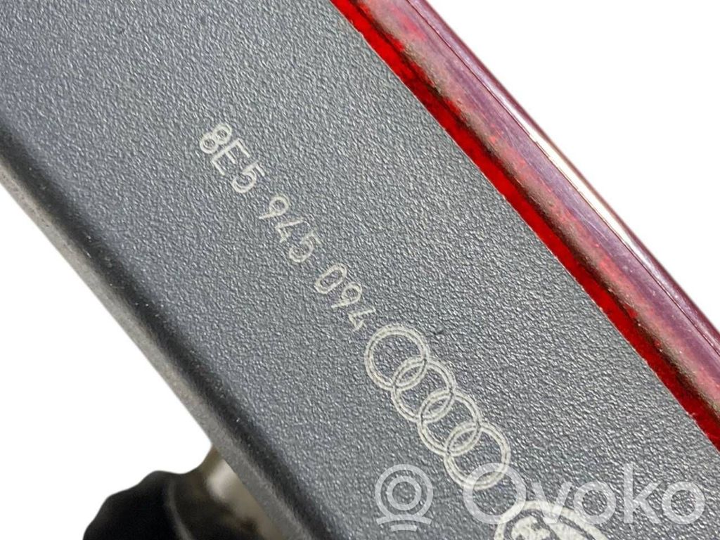 Aizmugurējais lukturis pārsegā