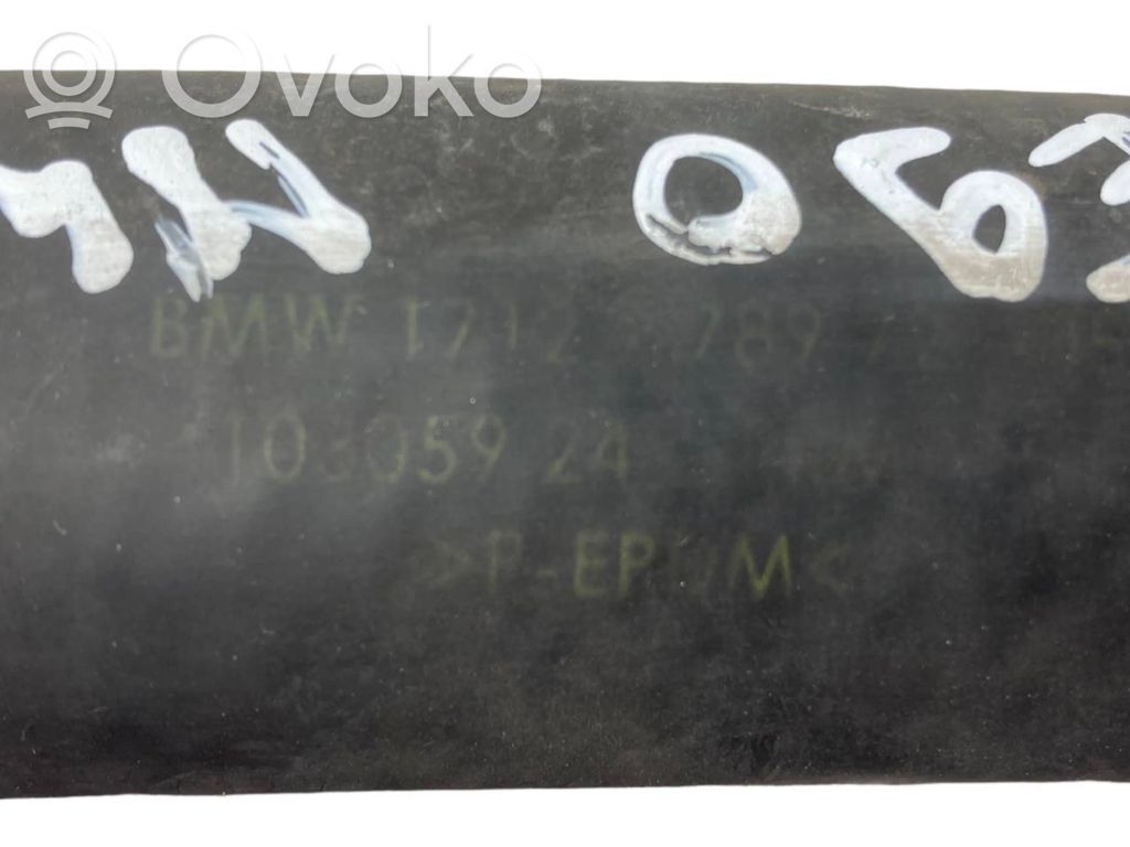 Caurulīte (-es) / šļūtene (-es)