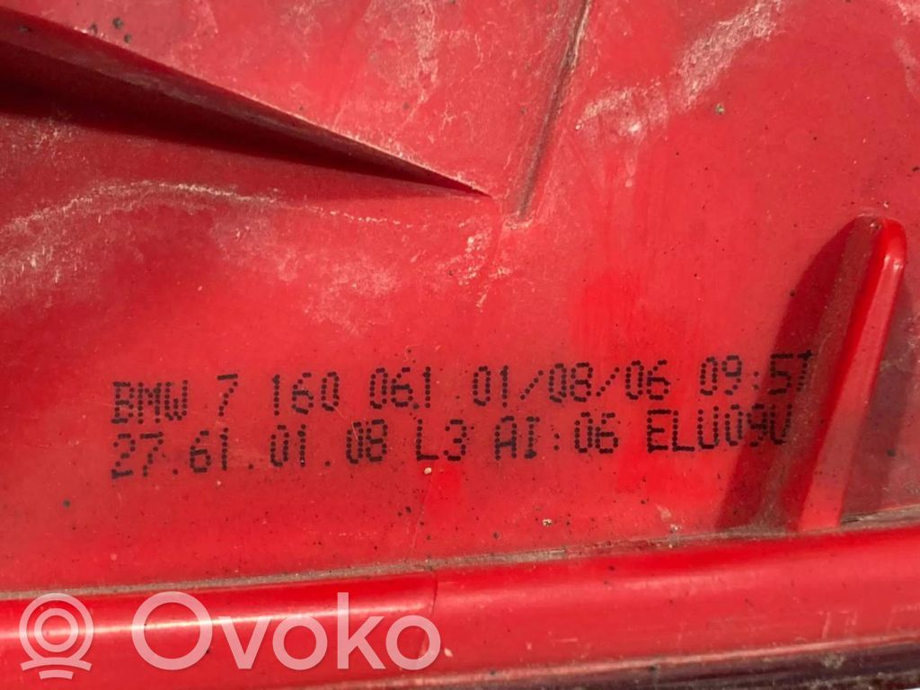 Aizmugurējais lukturis virsbūvē