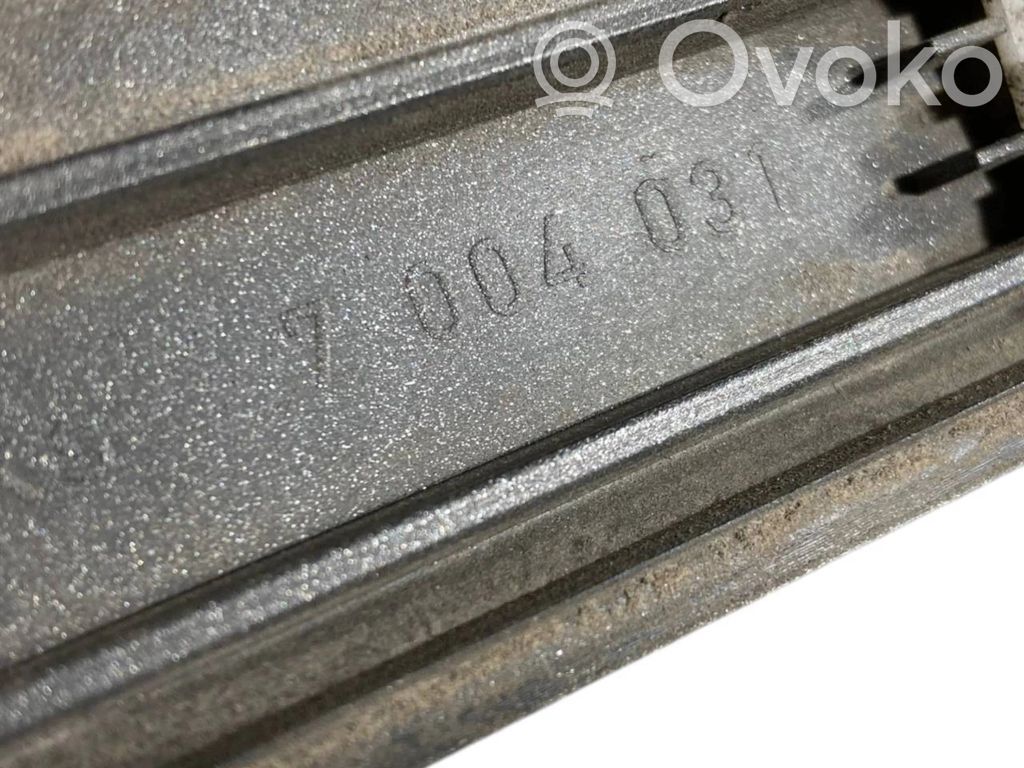 Aizmugurē durvju dekoratīvā apdare (moldings)