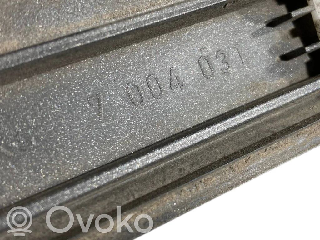 Aizmugurē durvju dekoratīvā apdare (moldings)