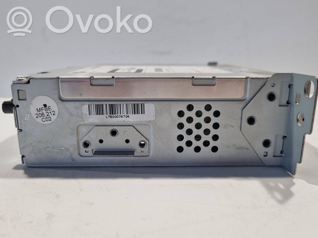 Radio / CD/DVD atskaņotājs / navigācija