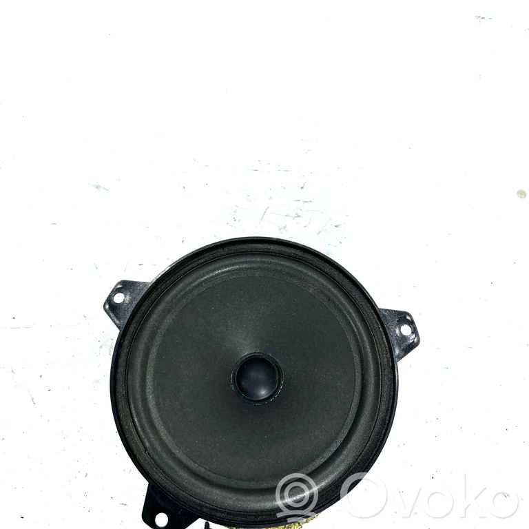 Speaker(s) in front door