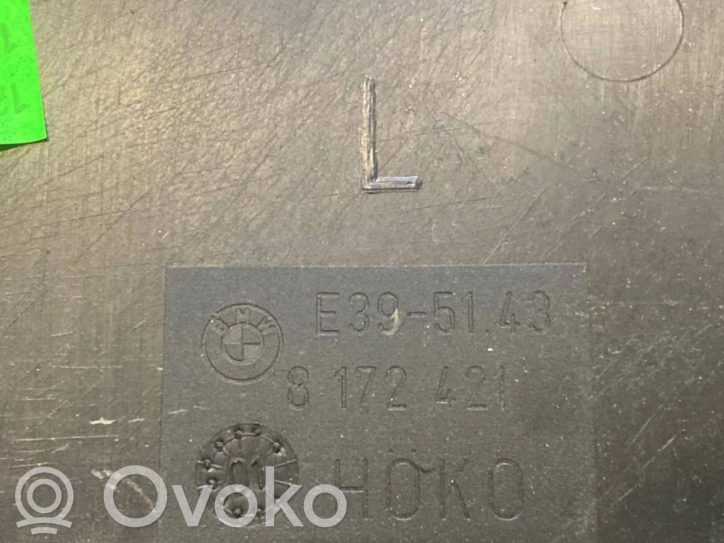 (B) statņa dekoratīvā apdare (apakšdaļa)