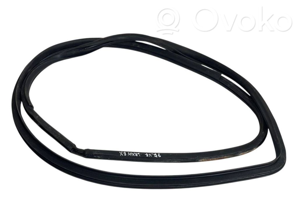 Priekšpusē apdares gumija (virsbūvē)