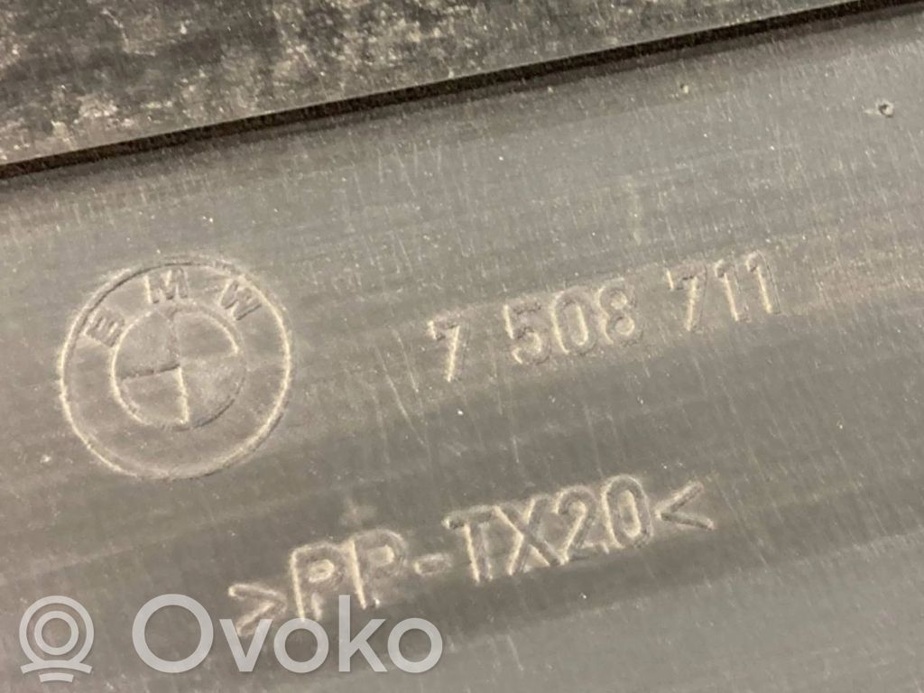 Dzinēja pārsegs (dekoratīva apdare)