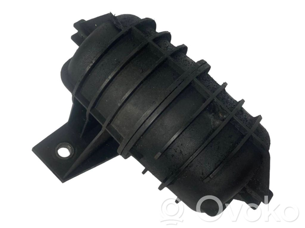 Vacuum air tank