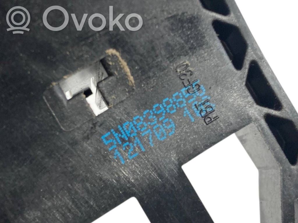 Priekšpusē turētājs / kronšteins ārējam atvēršanas rokturim