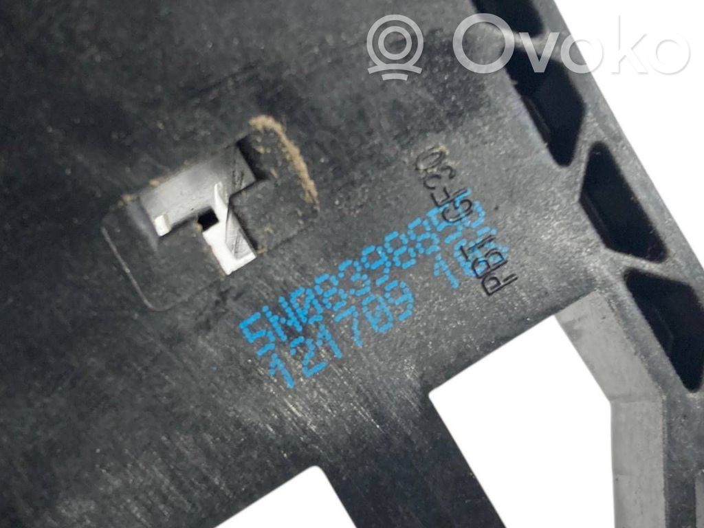 Priekšpusē turētājs / kronšteins ārējam atvēršanas rokturim