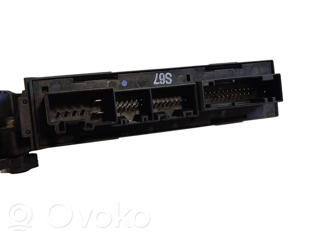 Priekšpusē elektriskā loga pacelšanas mehānisma komplekts