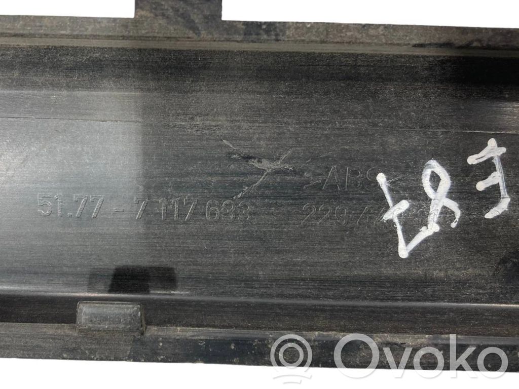 Priekšējā sliekšņa dekoratīvā apdare (iekšējā)