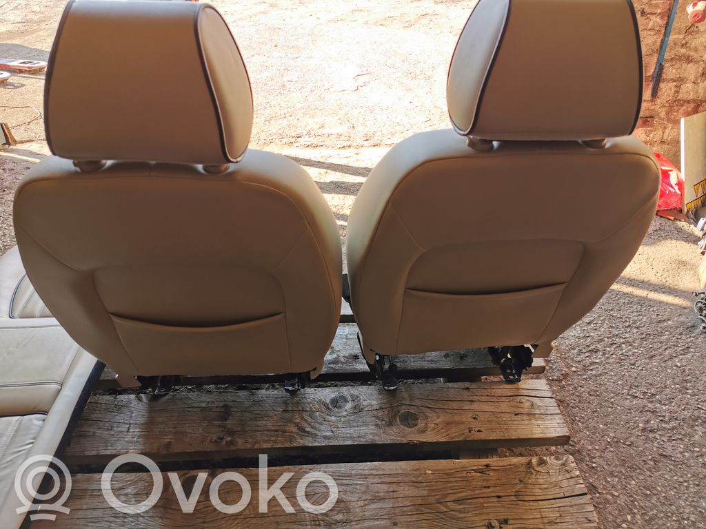 Salona daļu komplekts