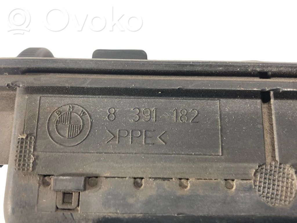 Задняя воздухо-вентиляционная решетка