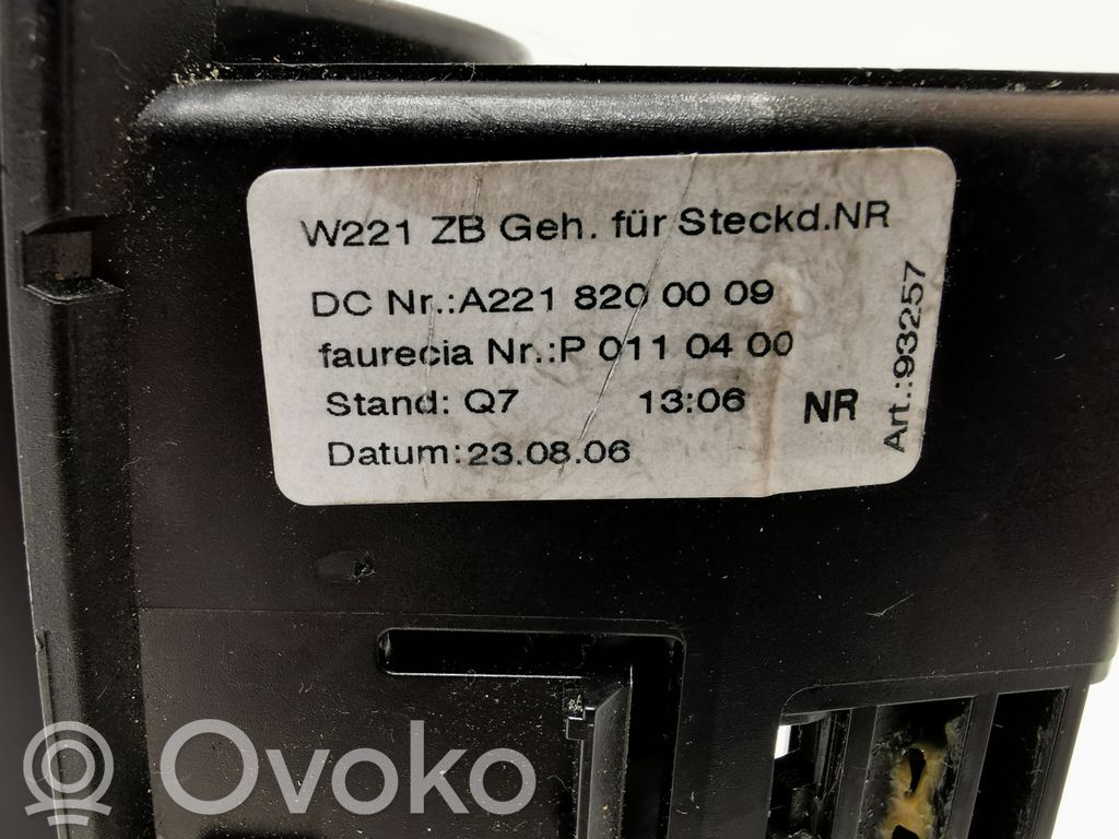 Розетка 12 В (сзади)