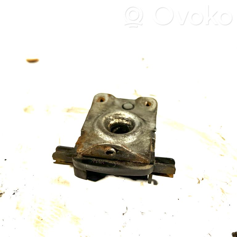 Замок капота двигателя