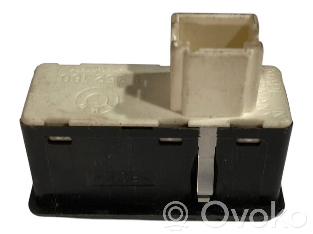 Seat adjustment switch(es)