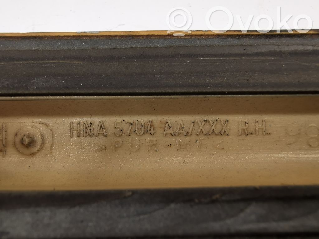 Spārna dekoratīvā apdare (moldings)