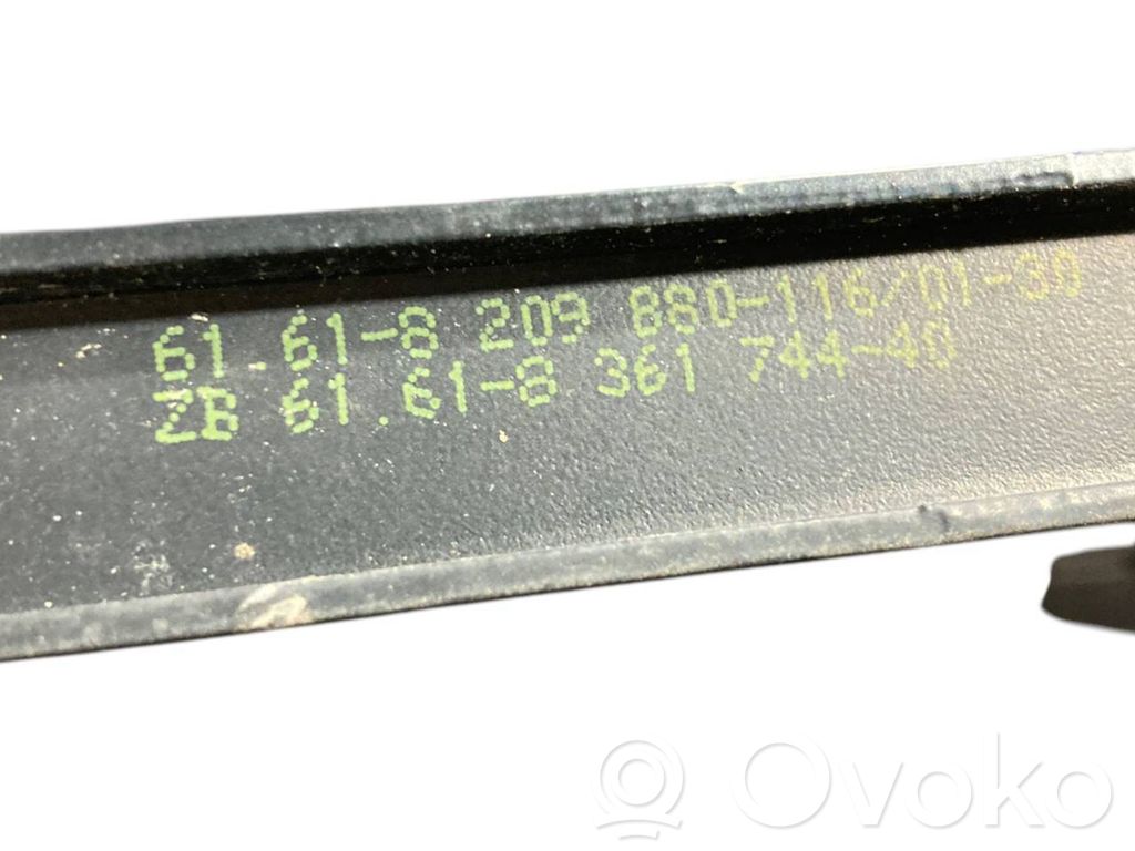 Priekšējā loga tīrītāja kājiņa