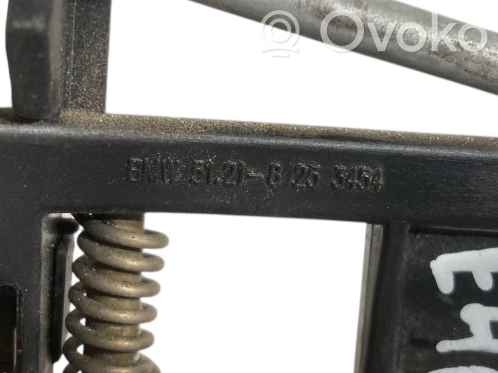 Priekšpusē turētājs / kronšteins ārējam atvēršanas rokturim