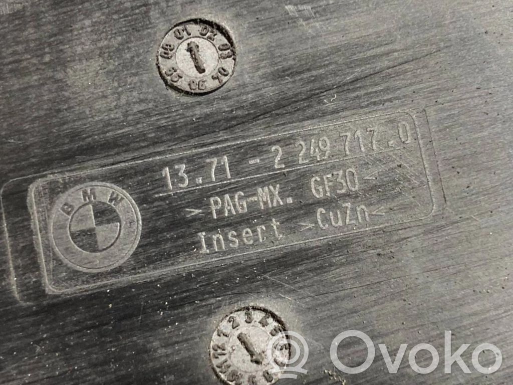 Dzinēja pārsegs (dekoratīva apdare)