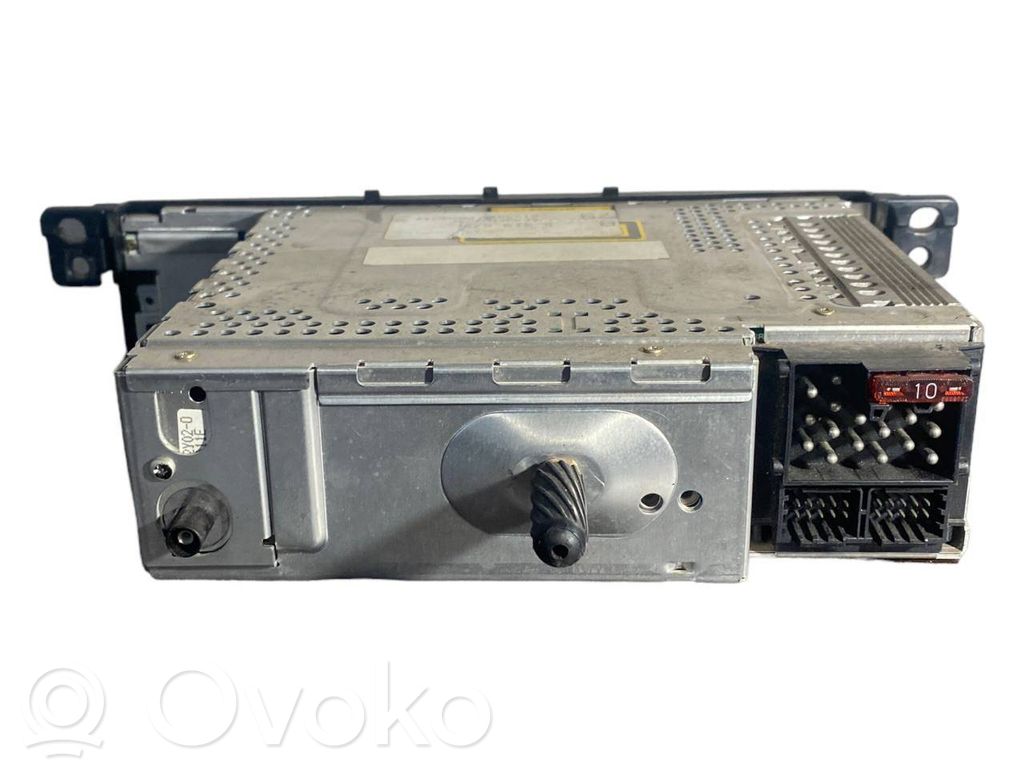 Radio / CD/DVD atskaņotājs / navigācija