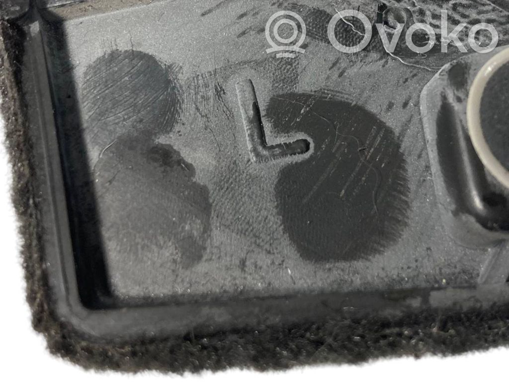 Instrumentu paneļa dekoratīvā apdare