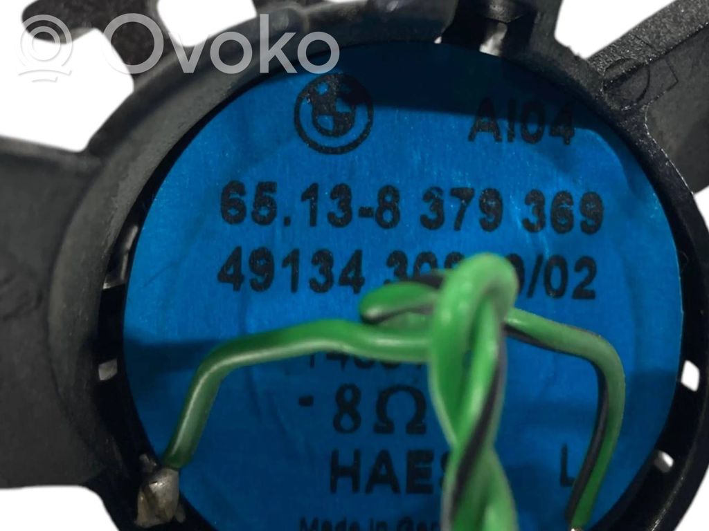 Augsto frekvenču skaļrunis (-i) priekšējās durvīs