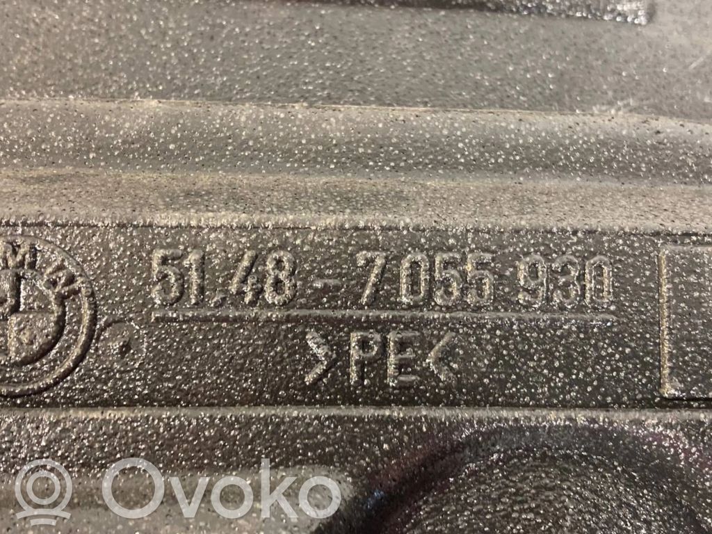 Cita veida priekšpusē durvju dekoratīvās apdares detaļa