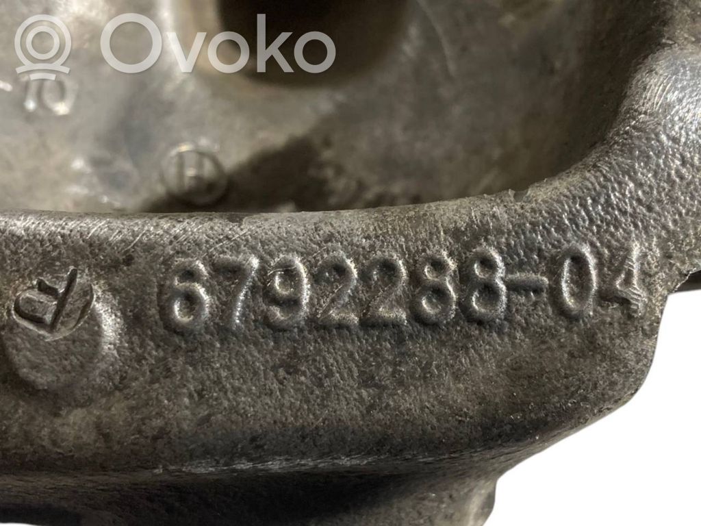 Priekšējā riteņa rumbas vārpstas šarnīrs (stupica, capfa)