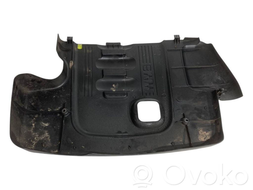 Dzinēja pārsegs (dekoratīva apdare)