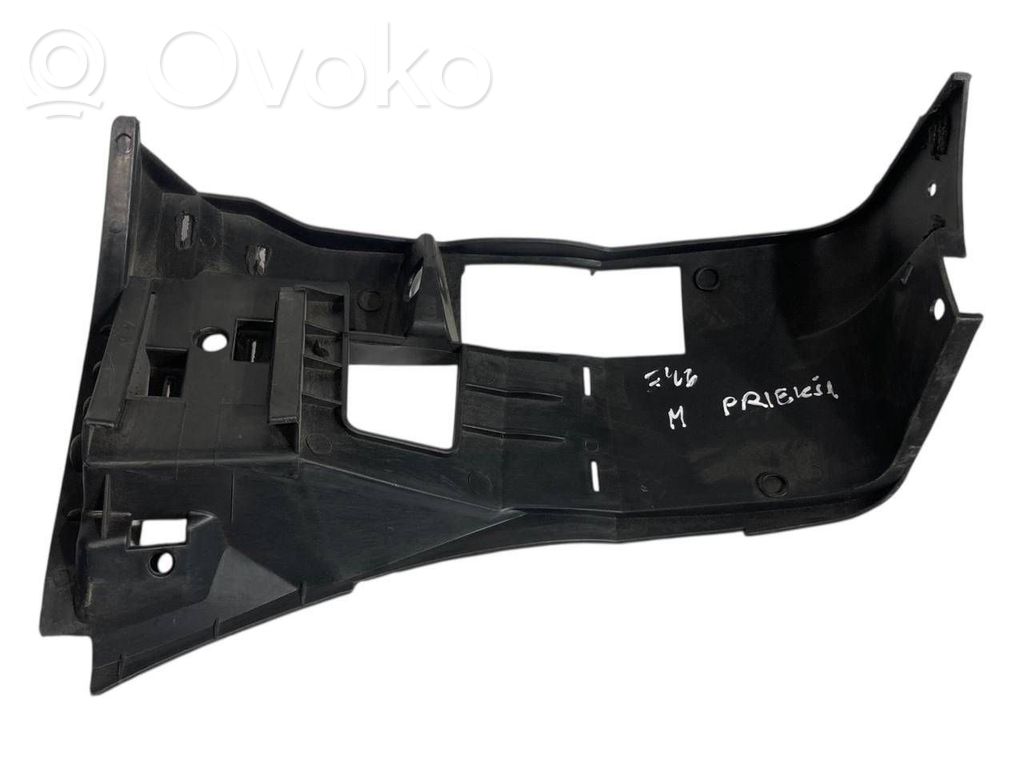 Priekšpusē bampera turētājs