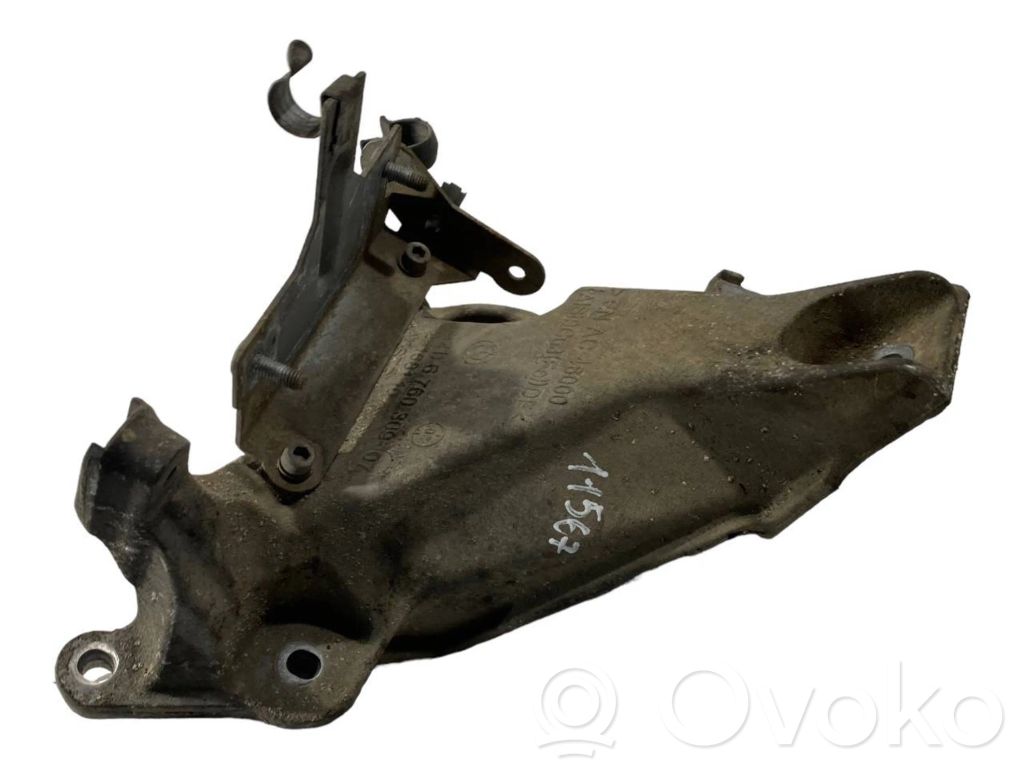 Engine mounting bracket