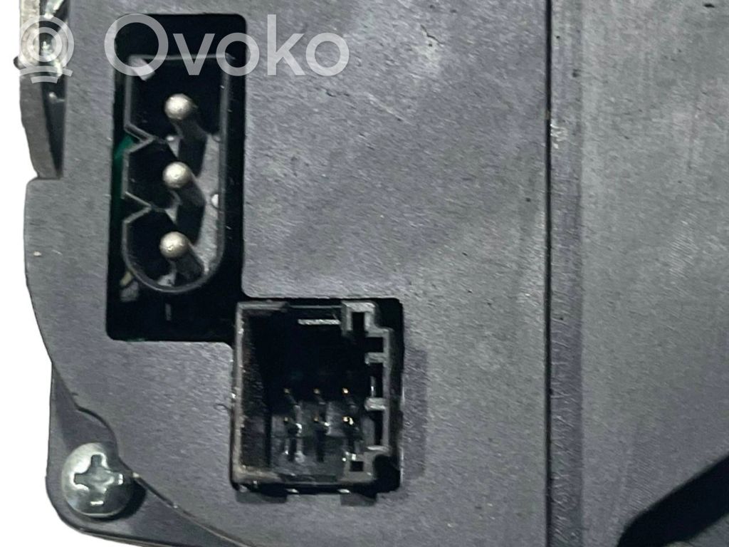 Aizmugurējā loga tīrītāja motoriņš