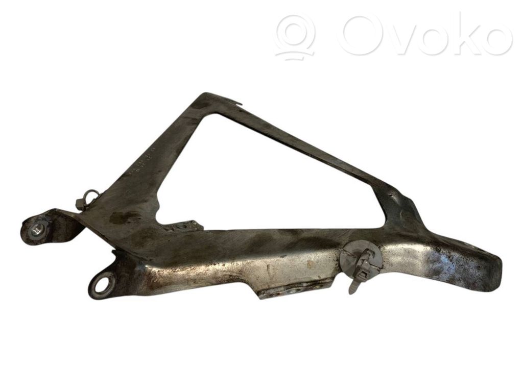 Engine mounting bracket