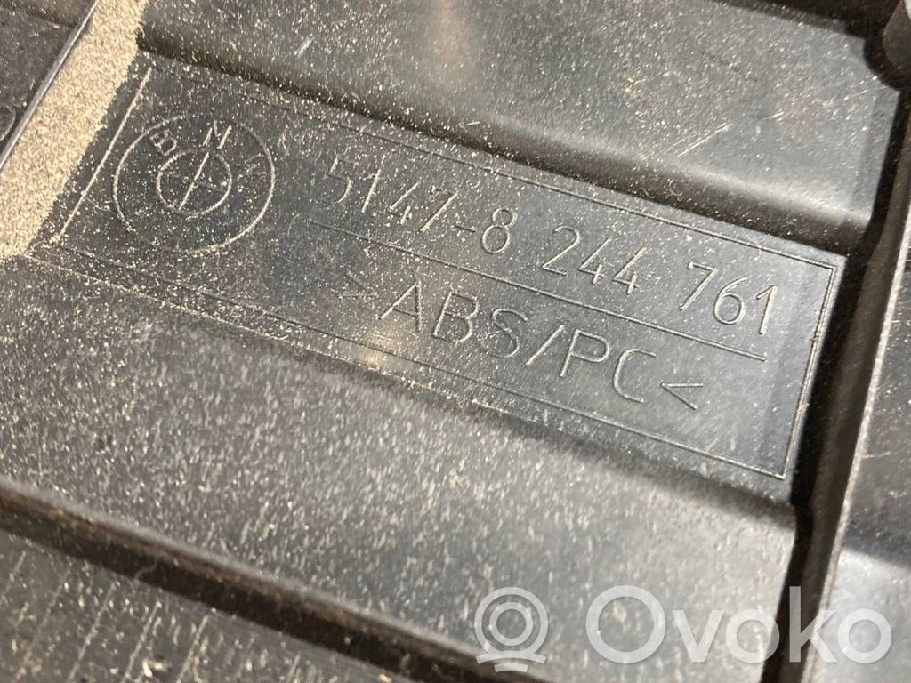 Bagāžnieka sānu apakšējās apdares panelis