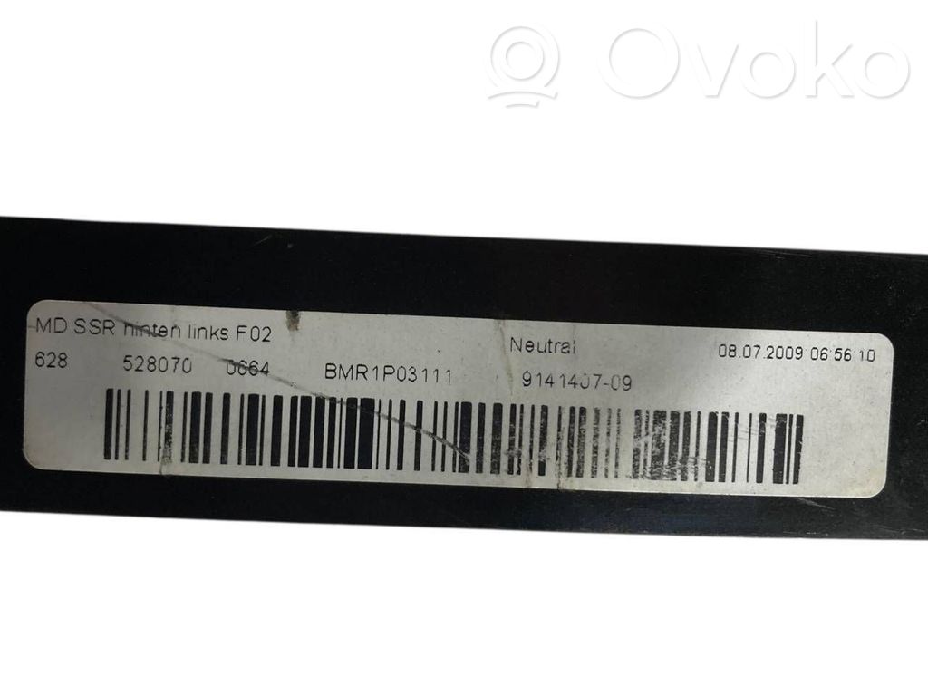 Aizmugurē logu aizkars