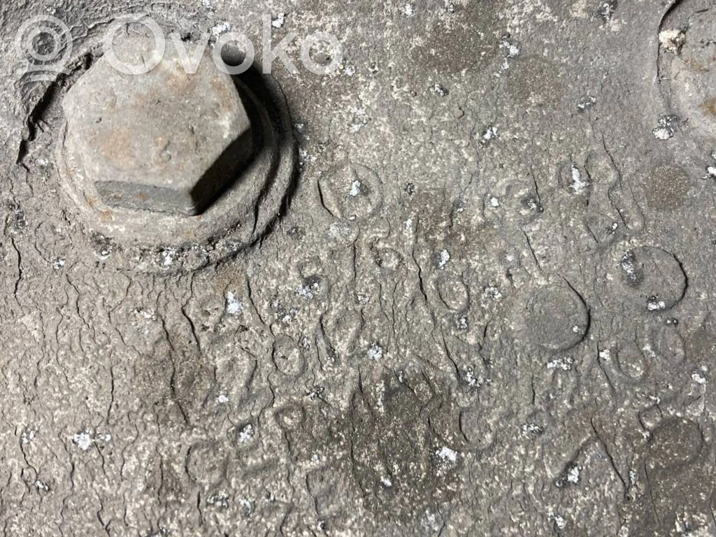 Priekšējā riteņa rumbas vārpstas šarnīrs (stupica, capfa)