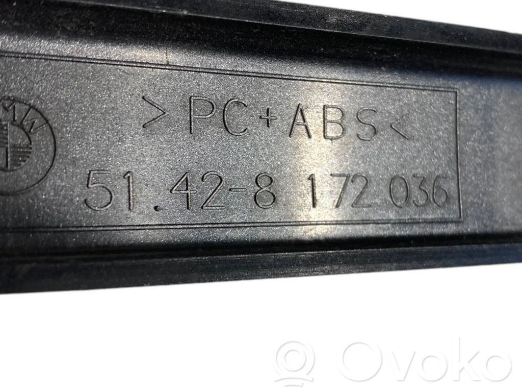 Aizmugurē durvju dekoratīvā apdare (moldings)